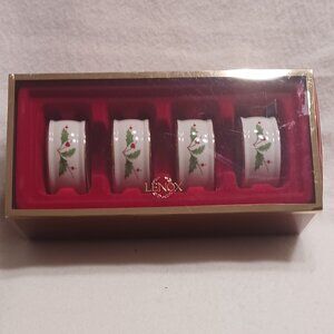 Excellent Condition In Box Never Used Lenox Set of 4 Holiday Napkin Rings